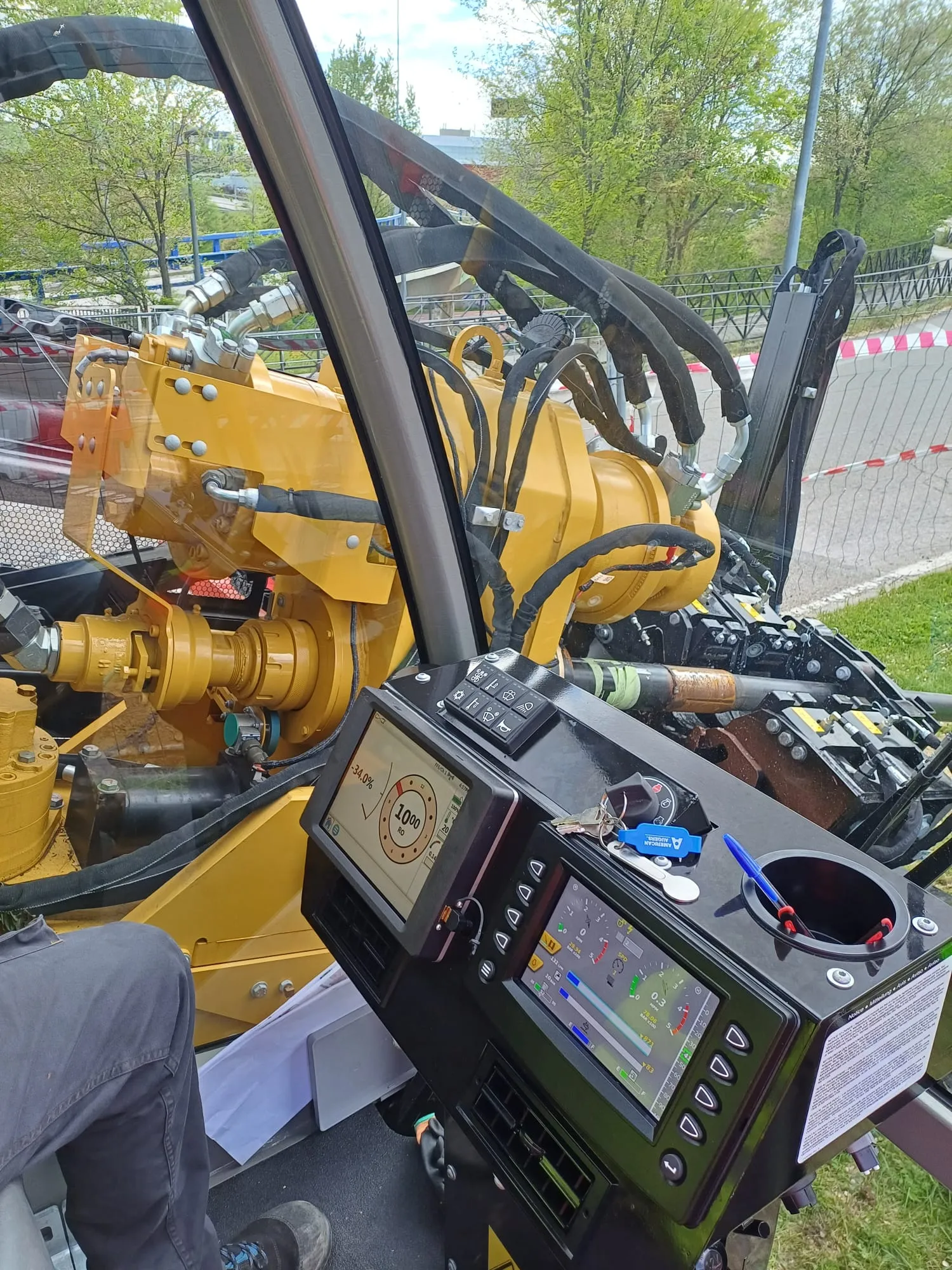 Interior de cabina con pantallas DCI de guiado