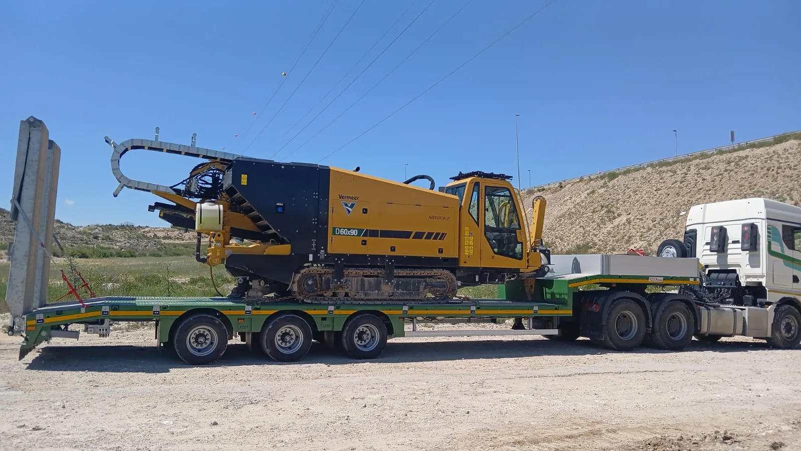 Vermeer D60x90 en góndola de transporte